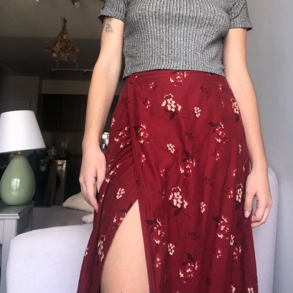 Red floral maxi wrap skirt - Picture 5 of 6